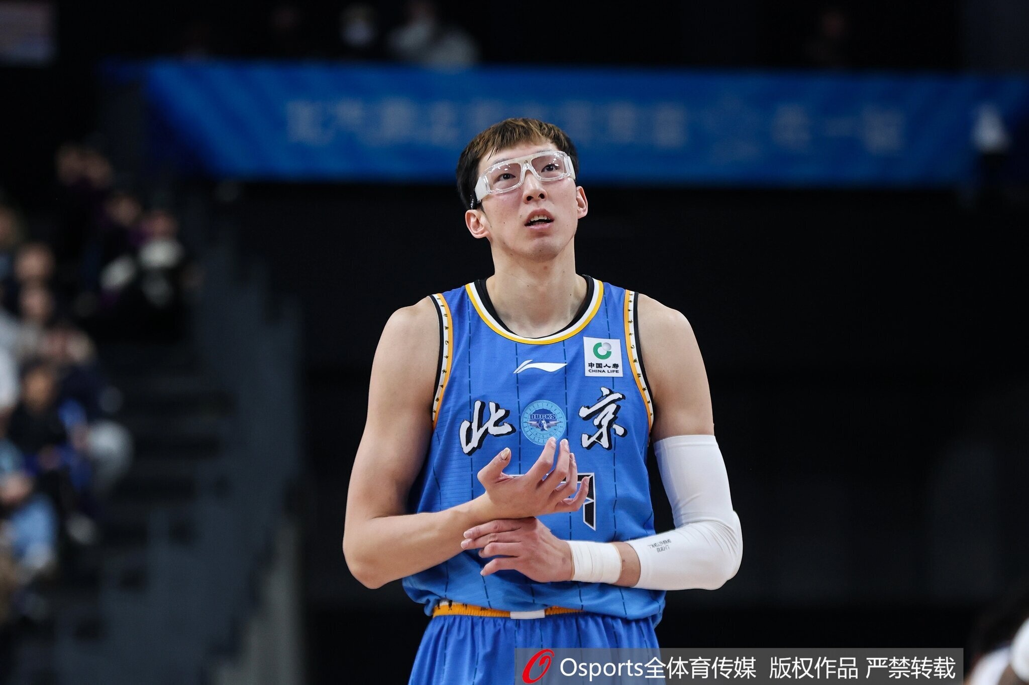 世界杯下注-高效终结！周琦半场3中3拿到9分3板2助2断 正负值+8